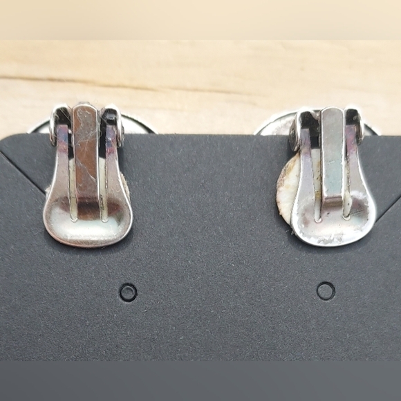 Mbs Vintage Silver Tone Clip On Earrings. - Picture 3 of 3
